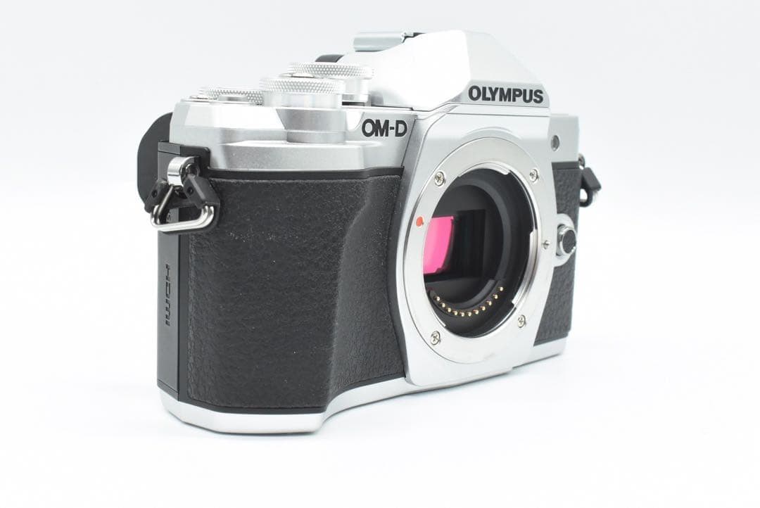 【ほぼ新品】OLYMPUS オリンパス E-M10 markⅢ S数1500回