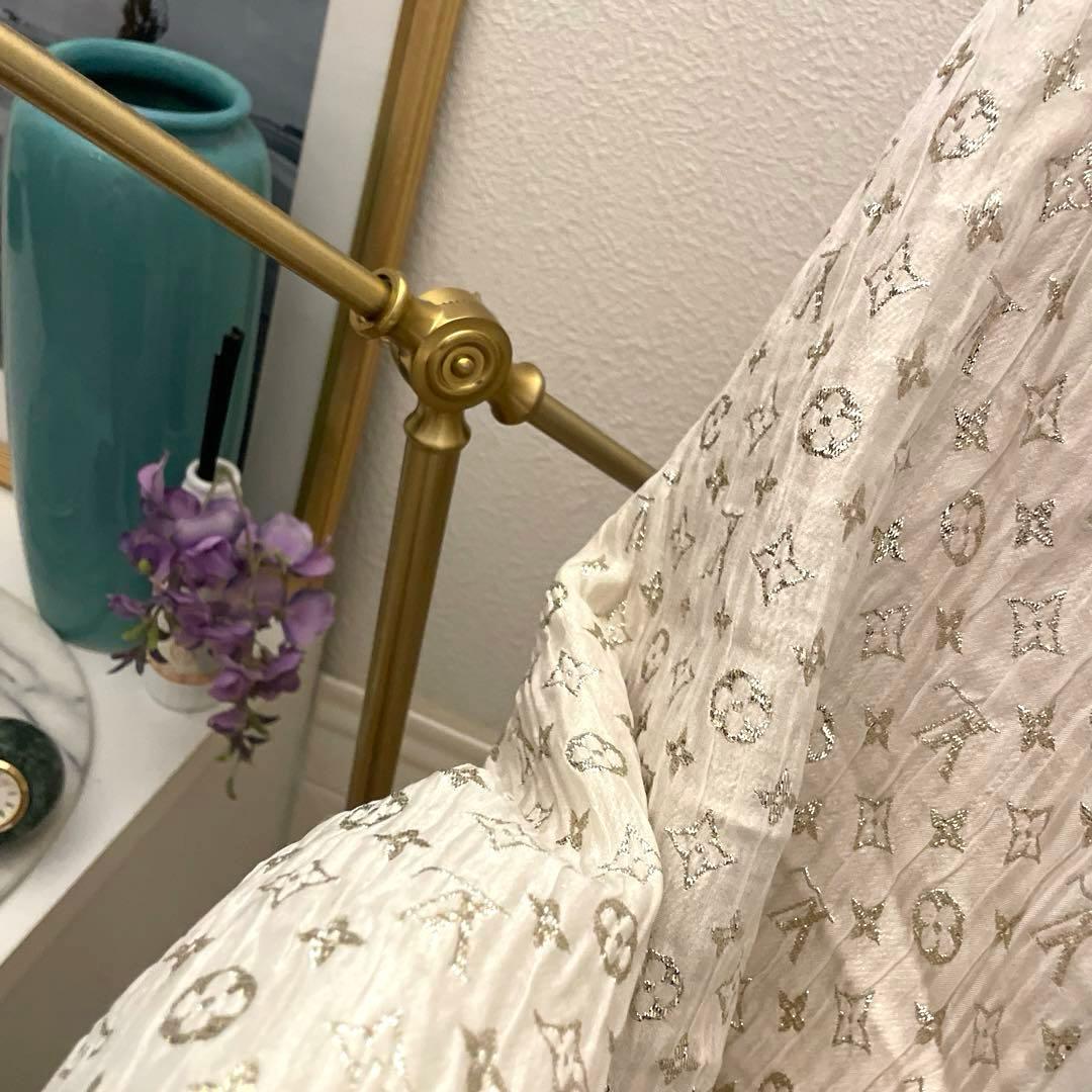 【12万円】LOUIS VUITTON シルクゴールド刺繍　大判ストールマフラー