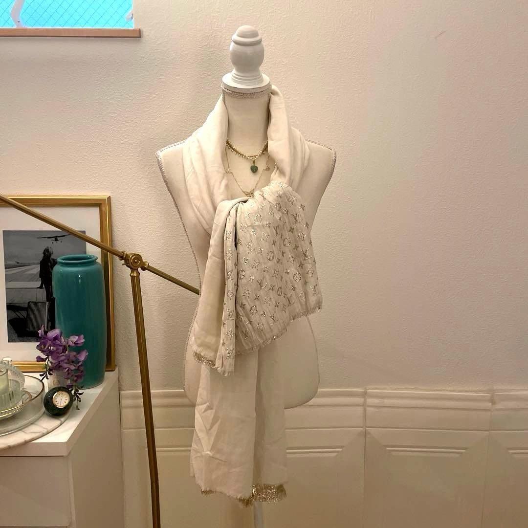 【12万円】LOUIS VUITTON シルクゴールド刺繍　大判ストールマフラー