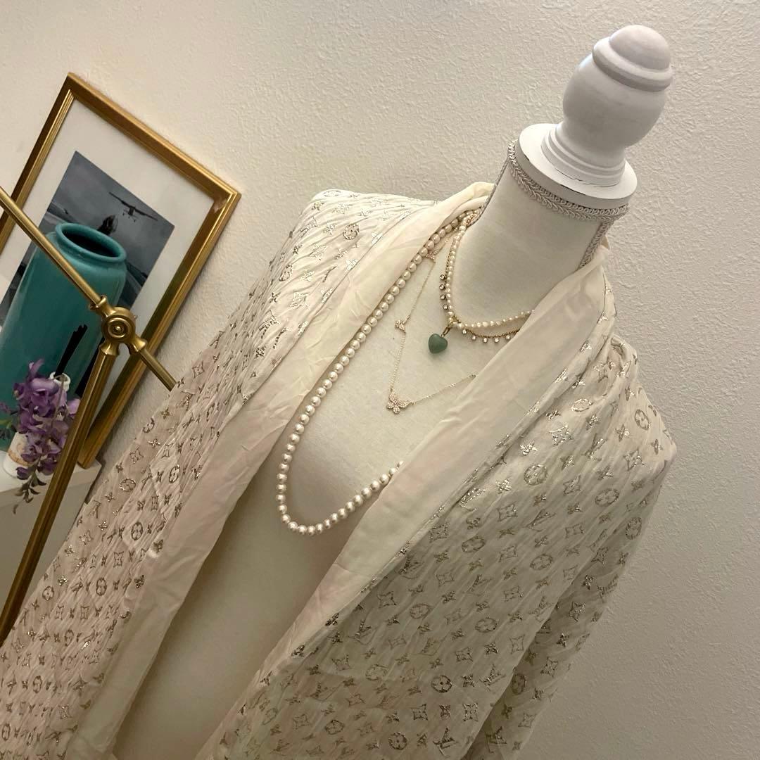 【12万円】LOUIS VUITTON シルクゴールド刺繍　大判ストールマフラー