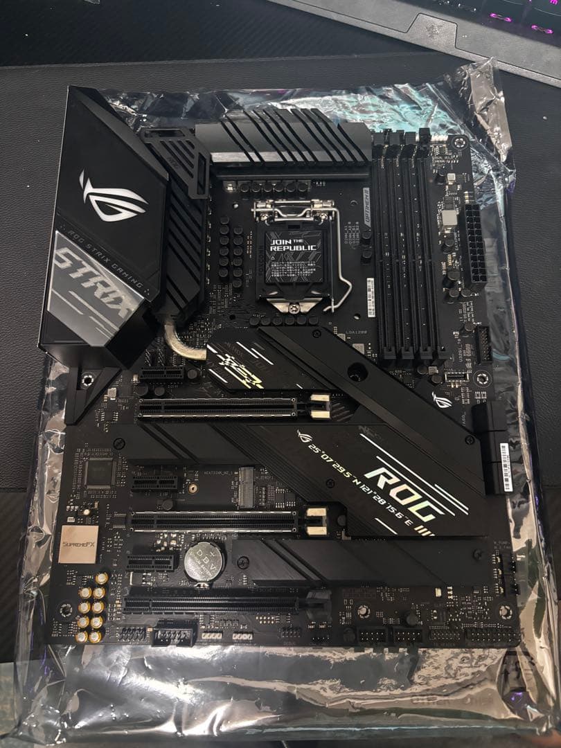 ASUS ROG STRIX Z490-F GAMING マザーボード