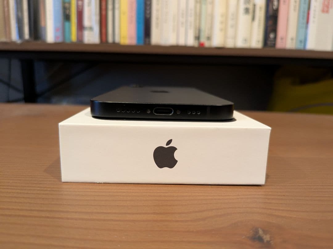 【美品】iPhone 16e Black 128GB