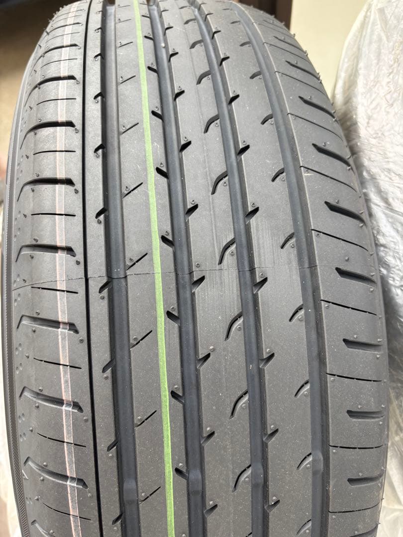 4039　①新車外し40系アルファード 純正タイヤ2本　225/60r18