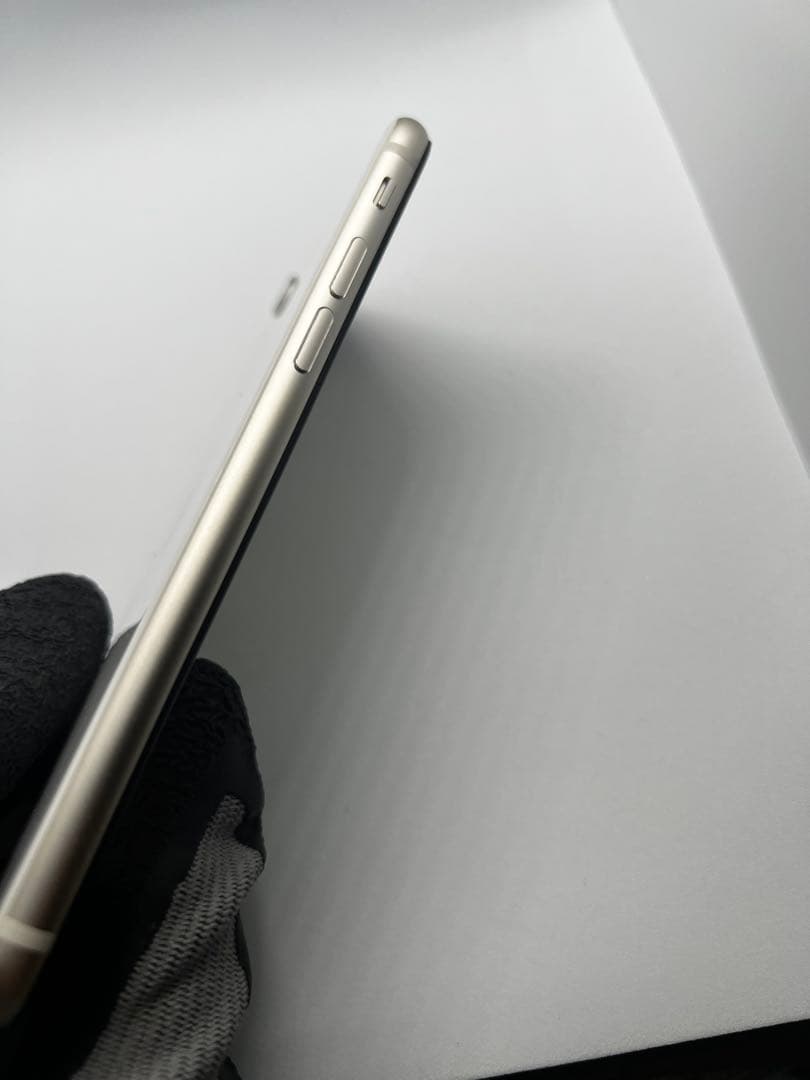 iPhone SE3 128GB バッテリー　100% 美品 Apple