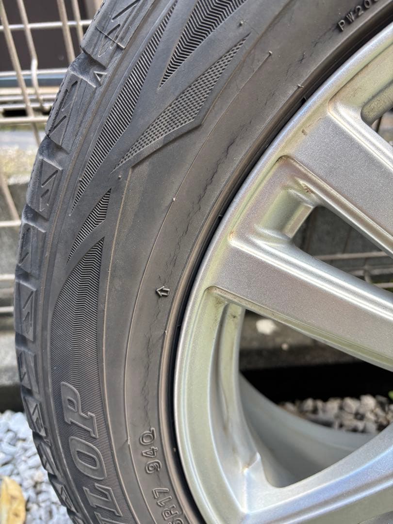 215/55R17 スタッドレスタイヤホイールセット ヒビ有