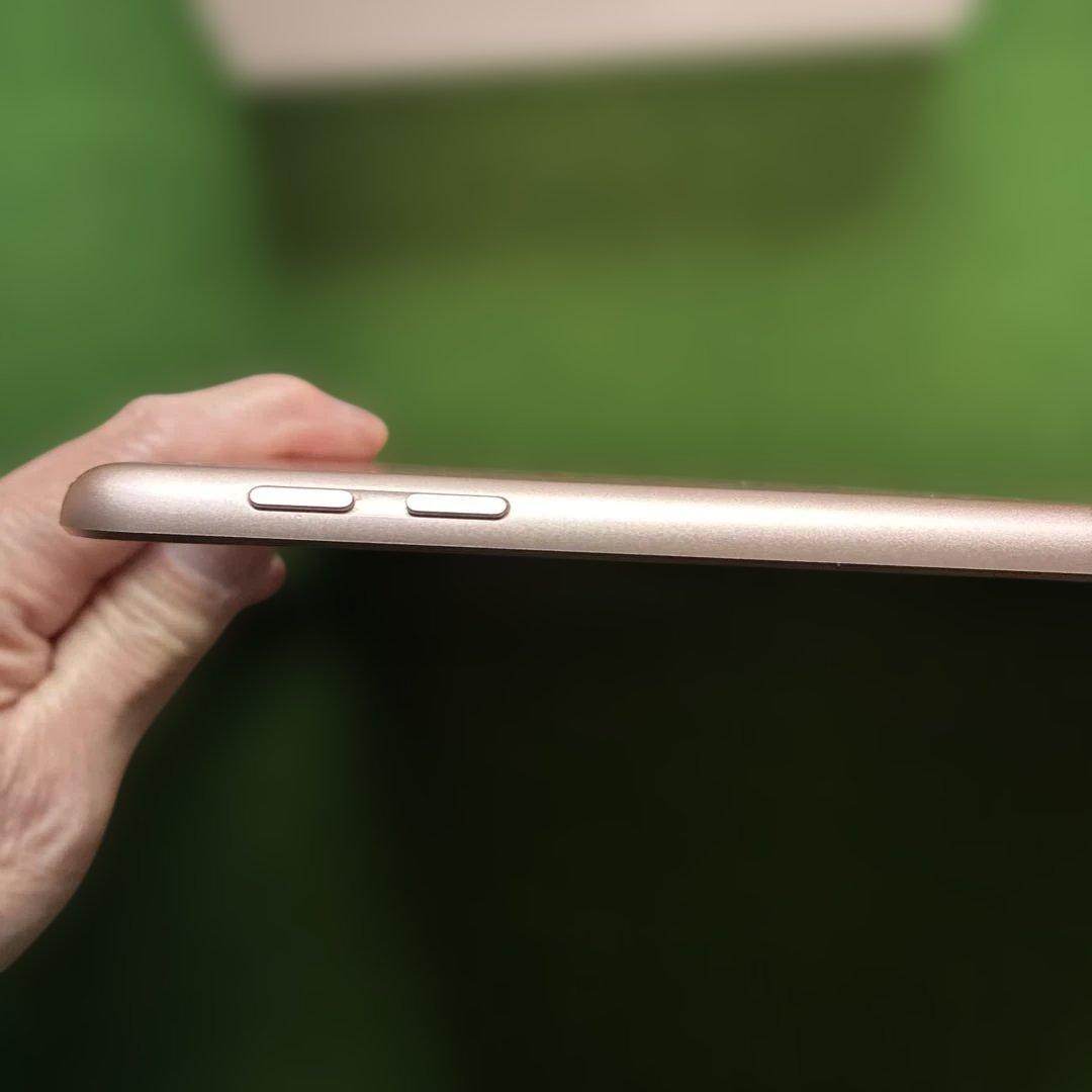 iPad 第6世代 Wi-Fi 32GBゴールド