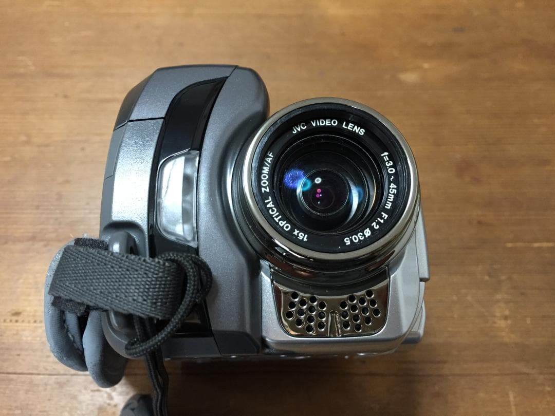 撮影再生ダビングOK　VICTOR　GR-DF590　付属品有　液晶綺麗
