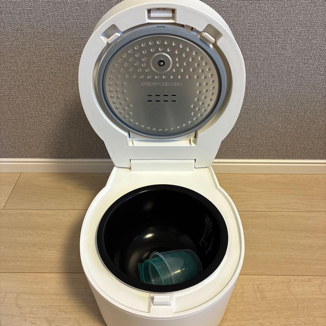 【美品】IRIS OHYAMA アイリスオーヤマ 炊飯器 3合 ホワイト