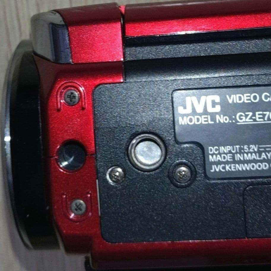 オ*ル様 三脚取付用ネジ穴付近ひび割れあり JVC ビデオカメラ エブリオ GZ