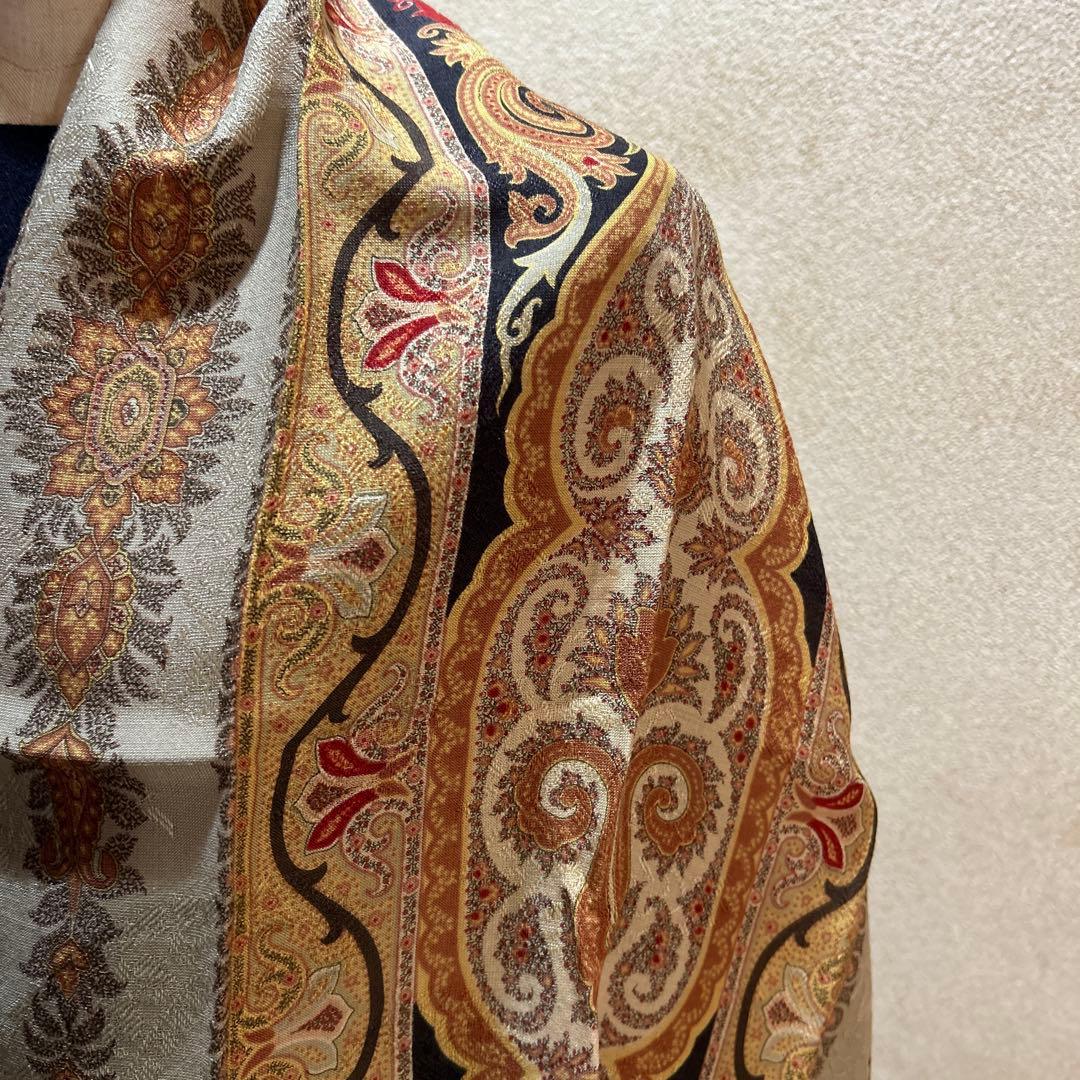 専用です！エトロ、美しいペイズリー柄のストールです。未使用専用袋付き。