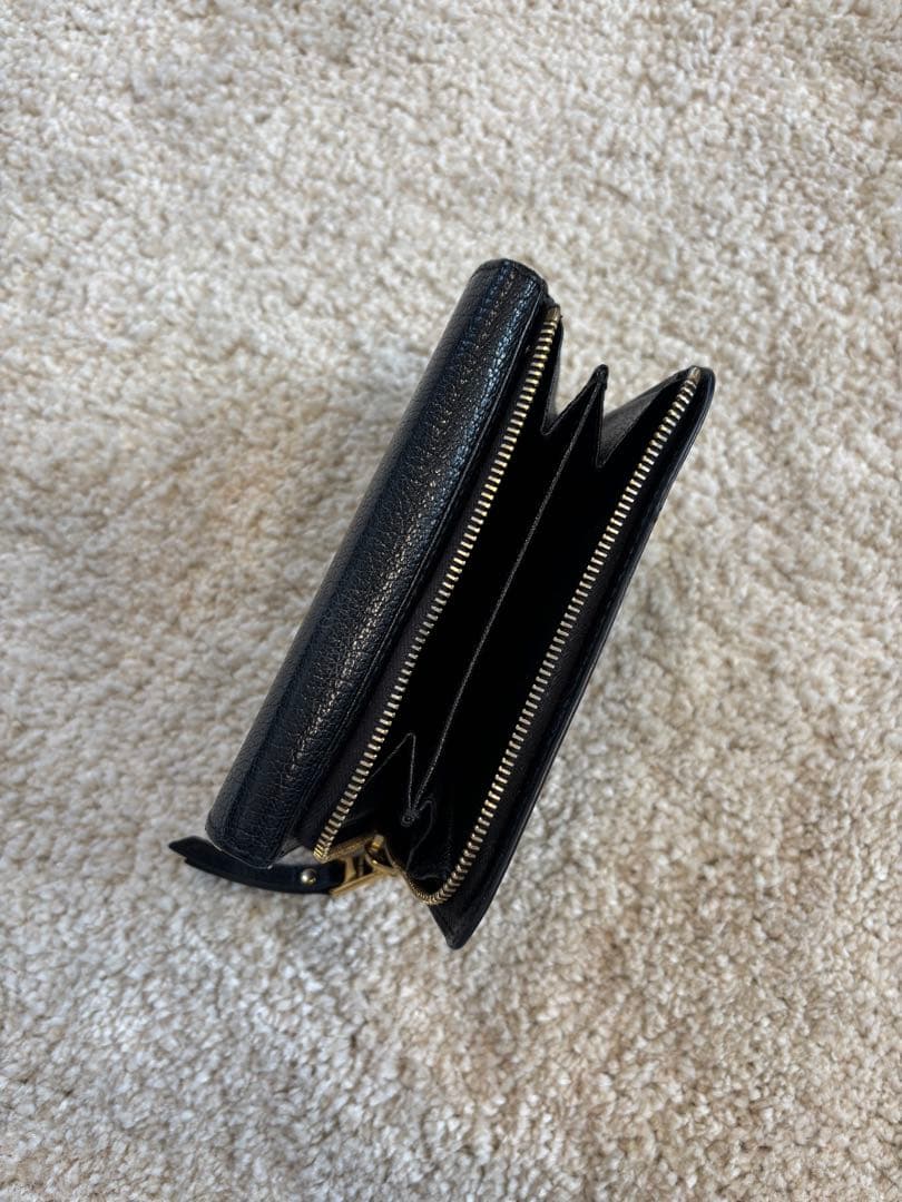 miu miu 黒 三つ折り財布