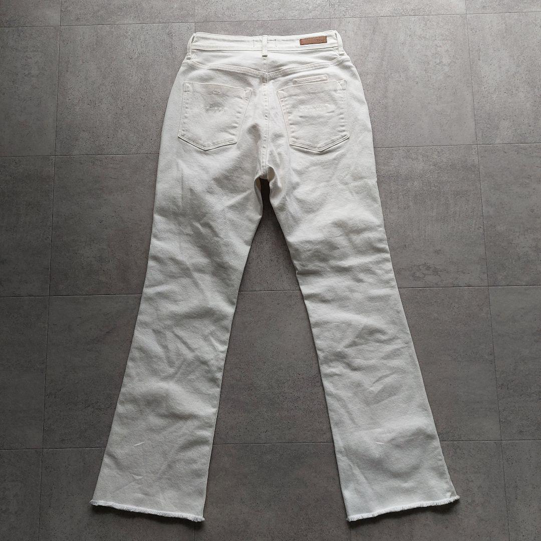 美品 24ss ヤヌーク YANUK セミフレア 25 ホワイト カットオフ