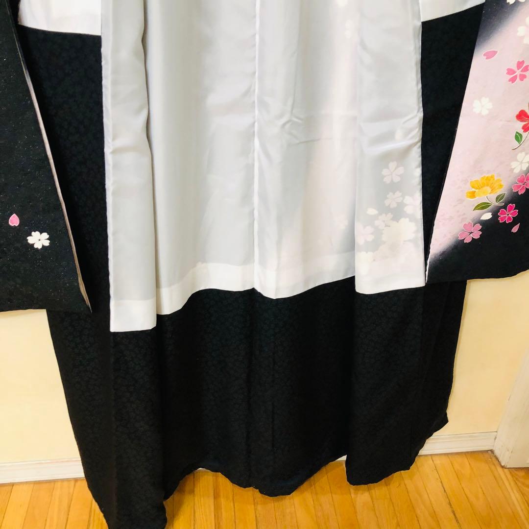正絹振袖❤️人気黒地ラメキッラキラ煌びやか⭐︎桜舞い散る可憐金彩⭐︎暈し優しい銘品