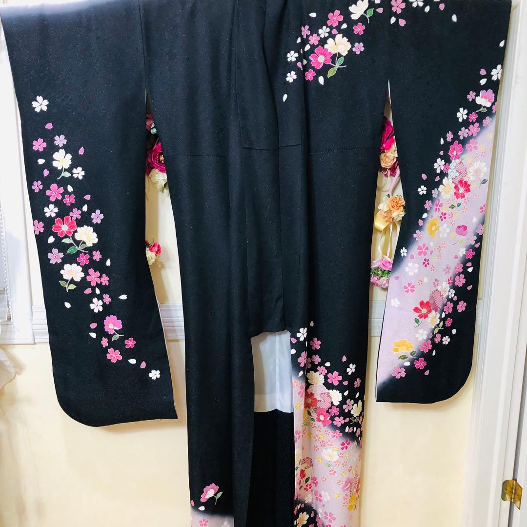 正絹振袖❤️人気黒地ラメキッラキラ煌びやか⭐︎桜舞い散る可憐金彩⭐︎暈し優しい銘品