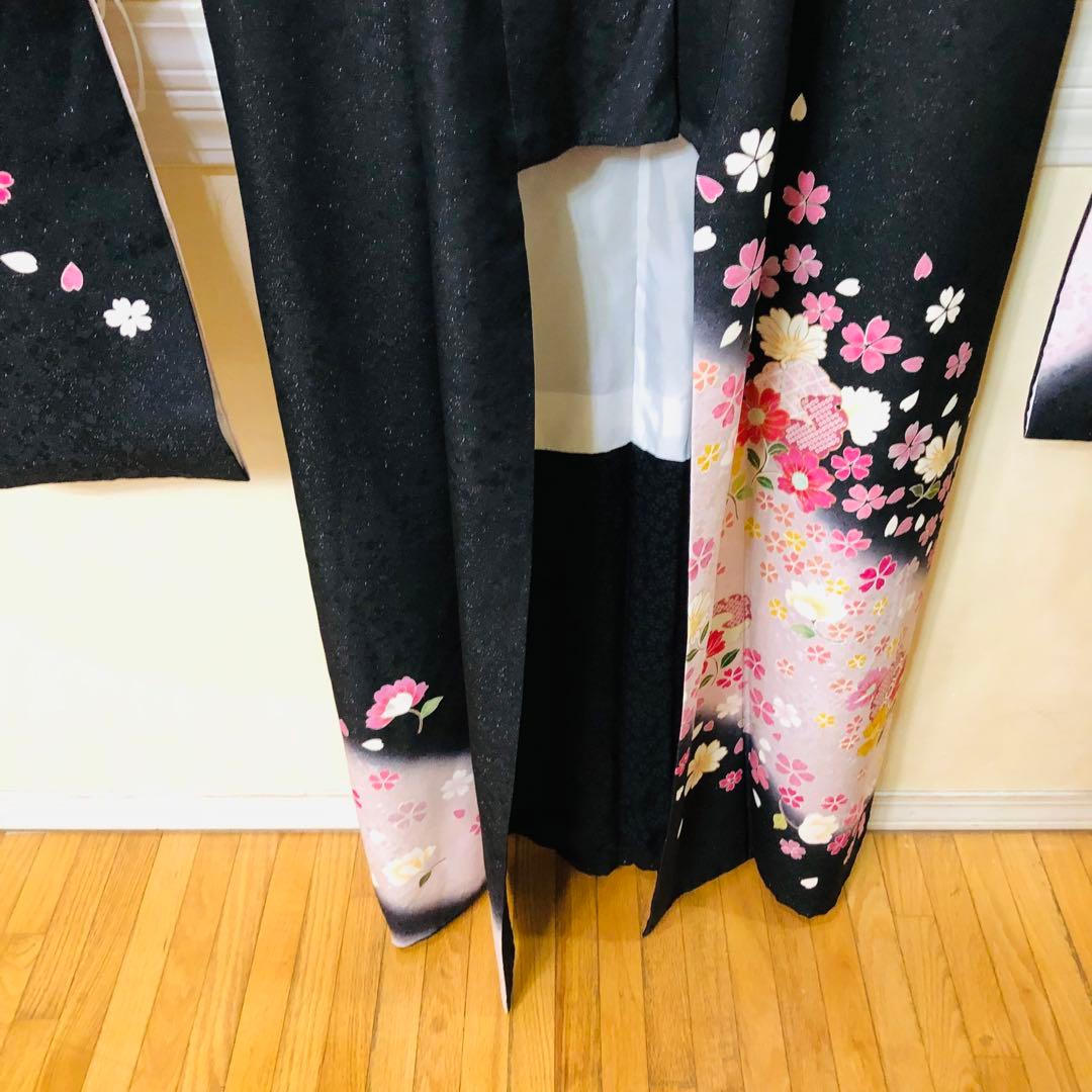 正絹振袖❤️人気黒地ラメキッラキラ煌びやか⭐︎桜舞い散る可憐金彩⭐︎暈し優しい銘品