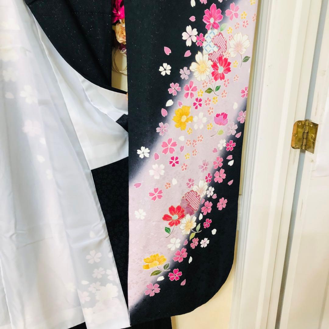 正絹振袖❤️人気黒地ラメキッラキラ煌びやか⭐︎桜舞い散る可憐金彩⭐︎暈し優しい銘品