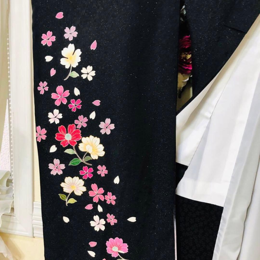 正絹振袖❤️人気黒地ラメキッラキラ煌びやか⭐︎桜舞い散る可憐金彩⭐︎暈し優しい銘品