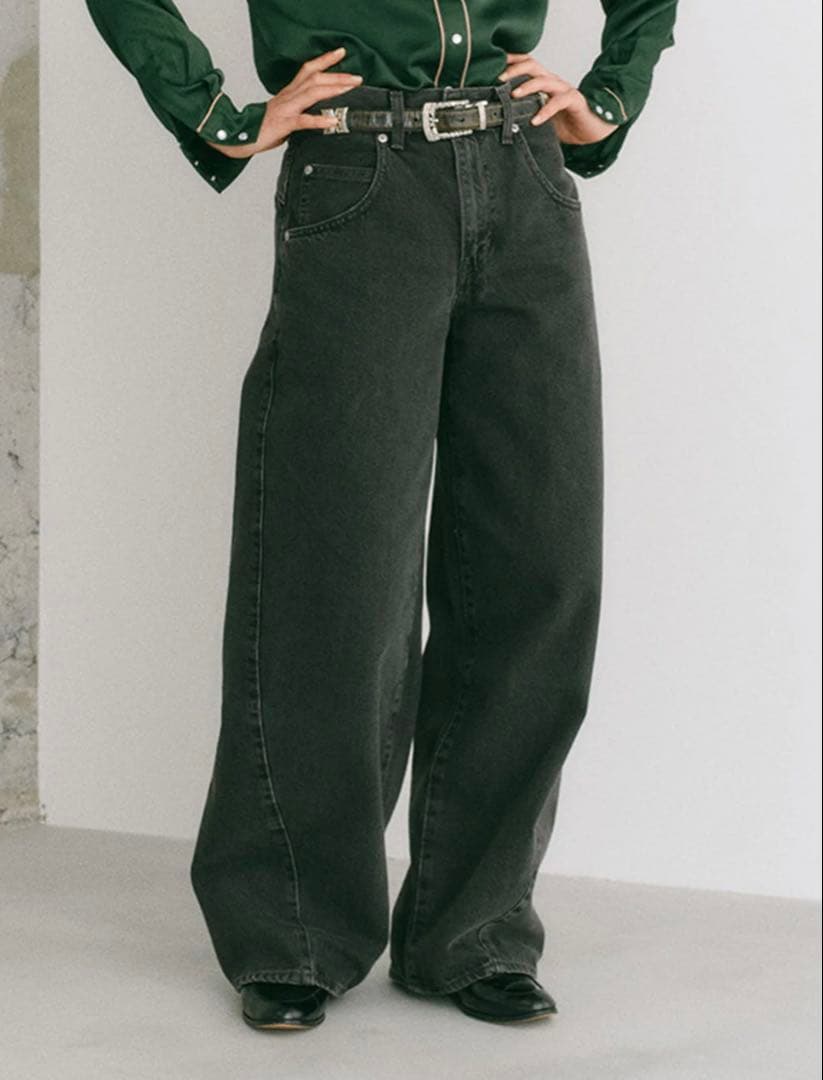 Levi's SUPER BAGGY バレルジーンズ ブラック　Ｗ２６