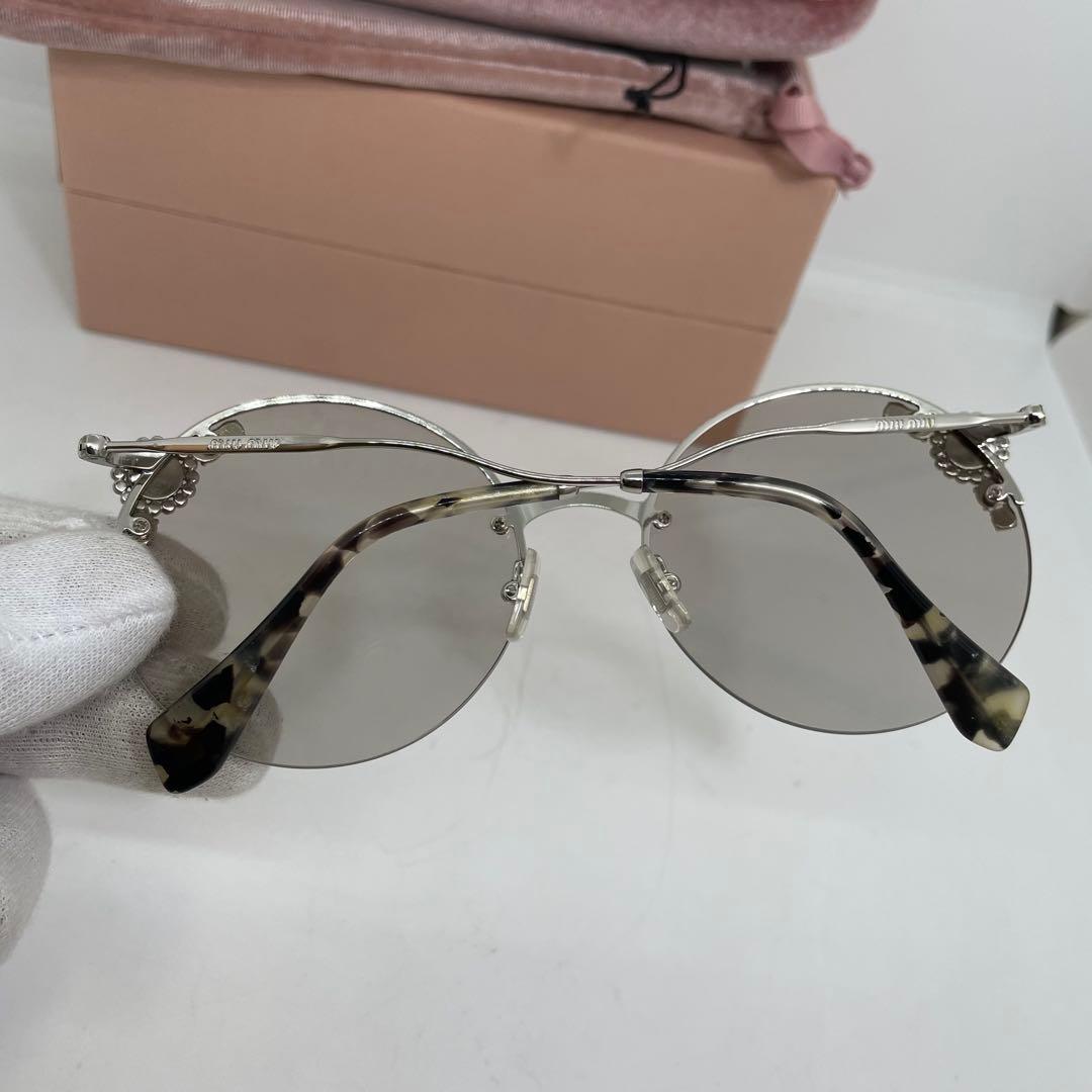 【美品】ミュウミュウ フェイクパール サングラス SMU52T