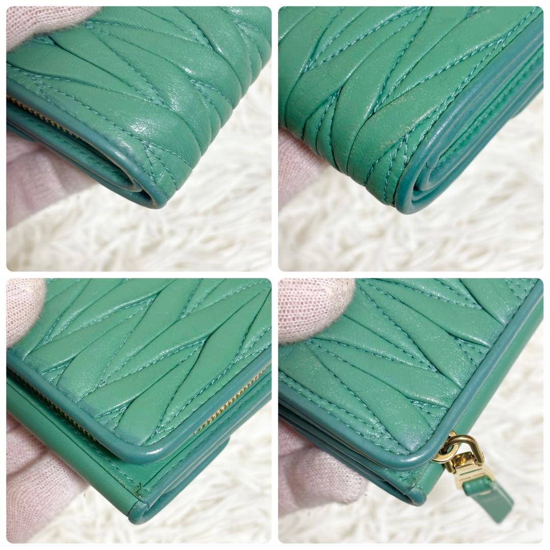 美品✨ミュウミュウ 現行 三つ折り財布 マテラッセ　ロゴ　緑 RFID 箱付き