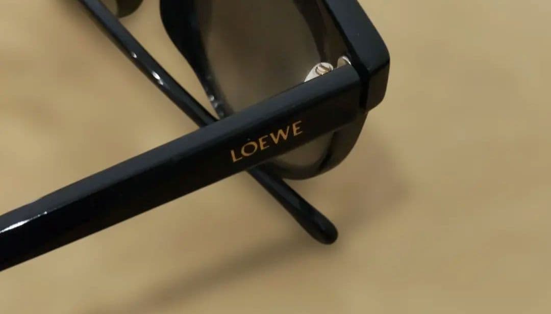 LOEWE ブラック ラウンドサングラス