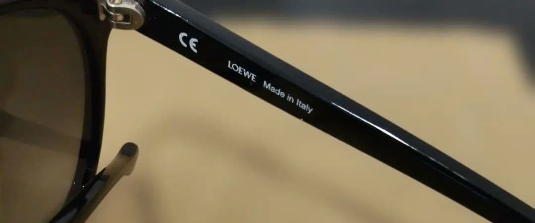 LOEWE ブラック ラウンドサングラス
