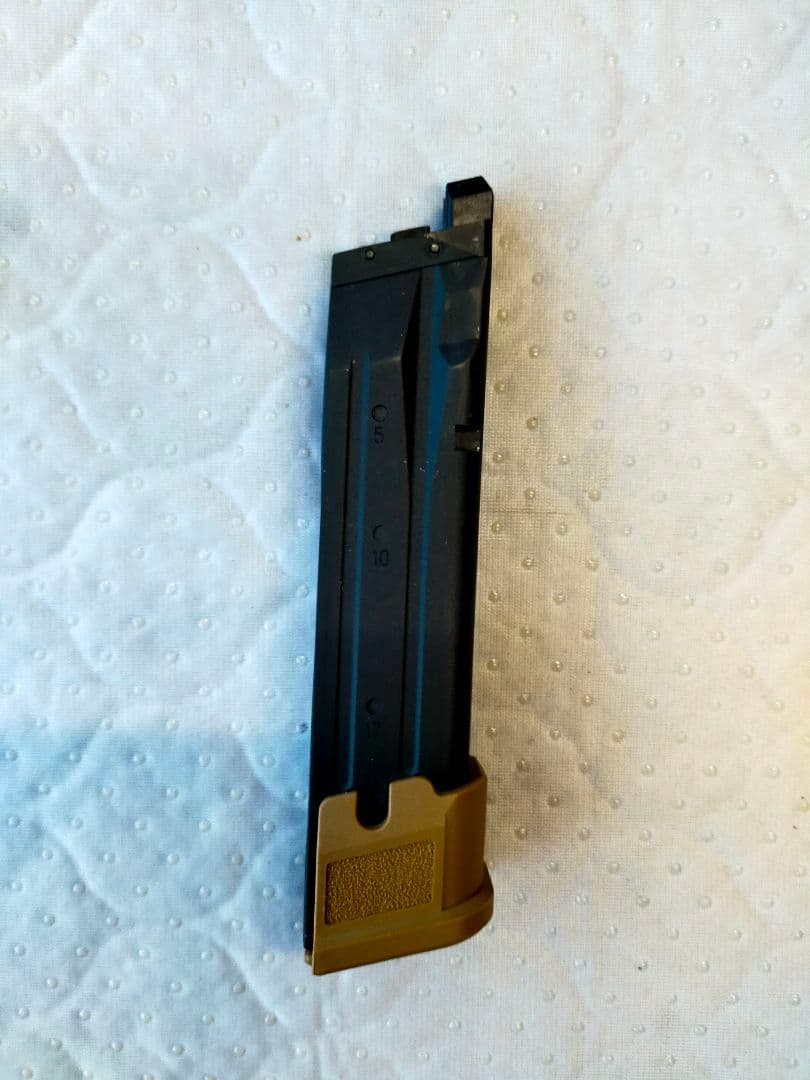SIG M17 M18 co2マガジン タン 改良版 02-3