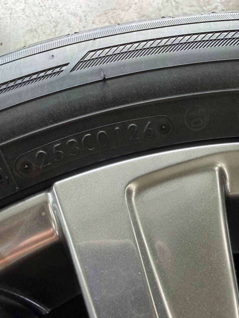 225/55R19 ハリアー　純正ホイルタイヤ
