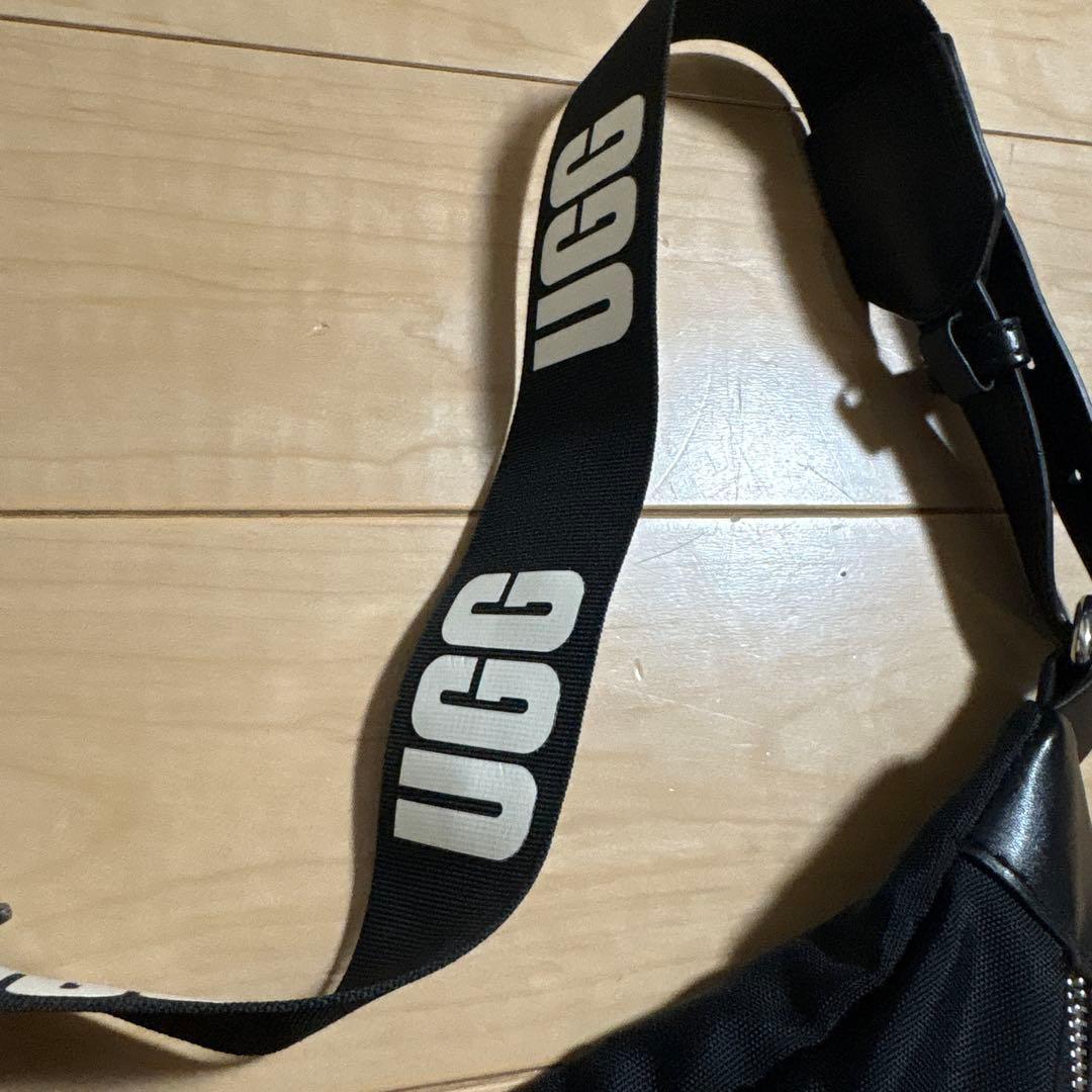 UGG ブラック ボディバッグ