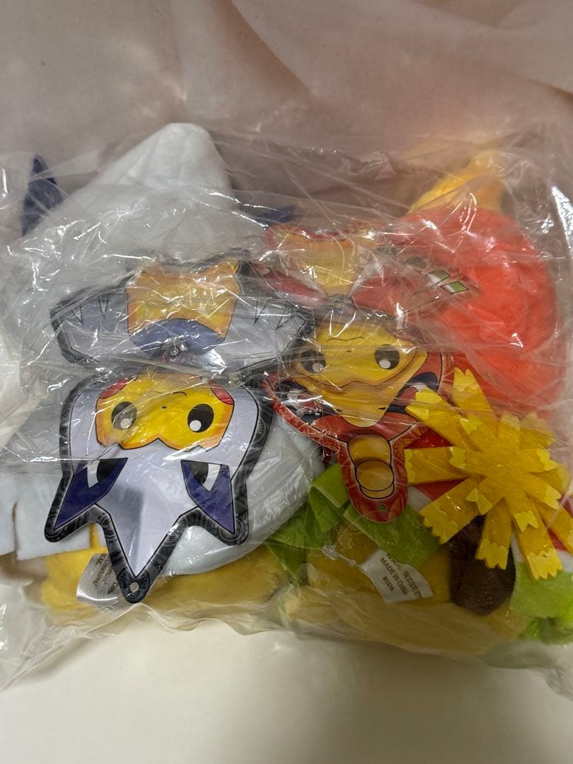 ポケモンセンターオリジナル ルギアポンチョ・ホウオウポンチョのピカチュウ