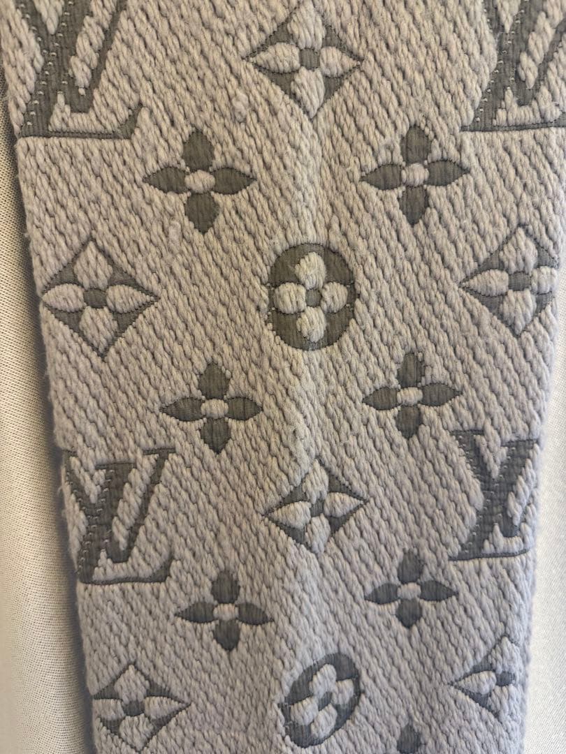 LOUIS VUITTON グレー ロゴマフラー