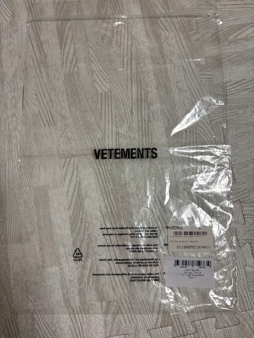 VETEMENTS Tシャツ