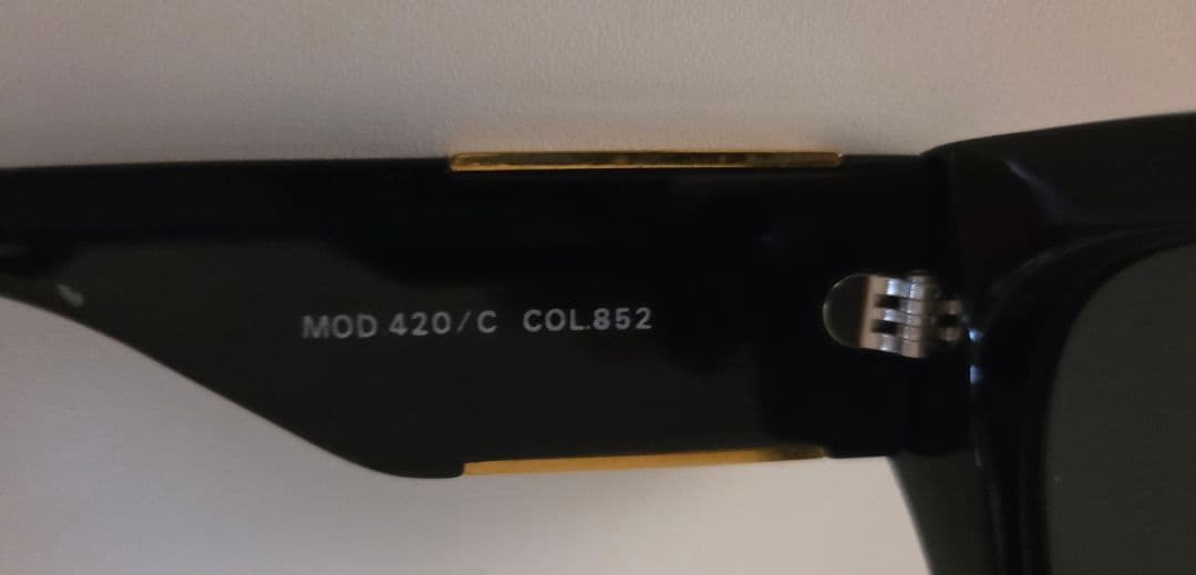ヴェルサーチ サングラス MOD420/C COL852 黒 革製ケース付