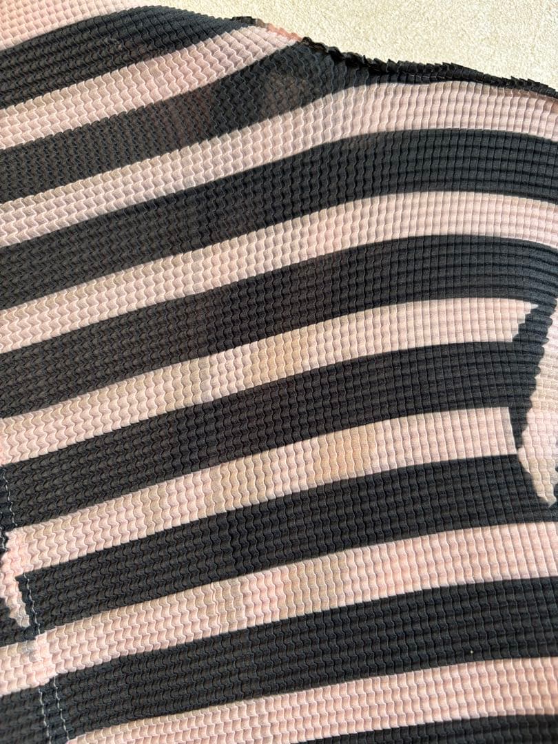 me ISSEY MIYAKE ボーダープリーツカーディガン