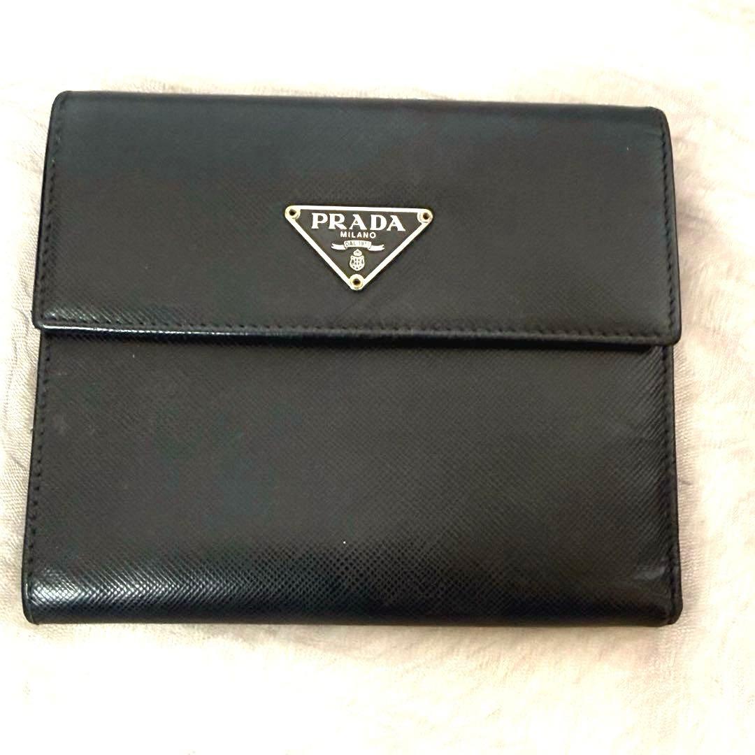 PRADA 三つ折り財布 ブラック サフィアーノ レザー三角ロゴ　黒