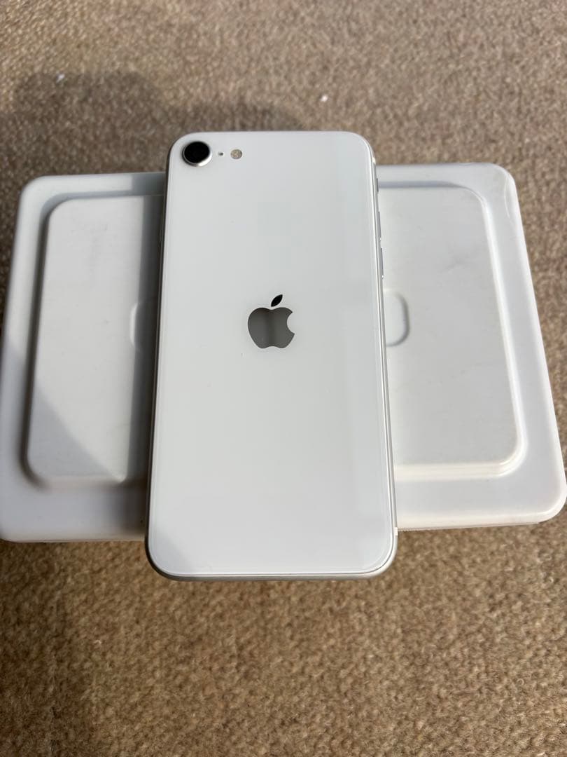 Apple iPhone SE 64GB ホワイト 第2世代