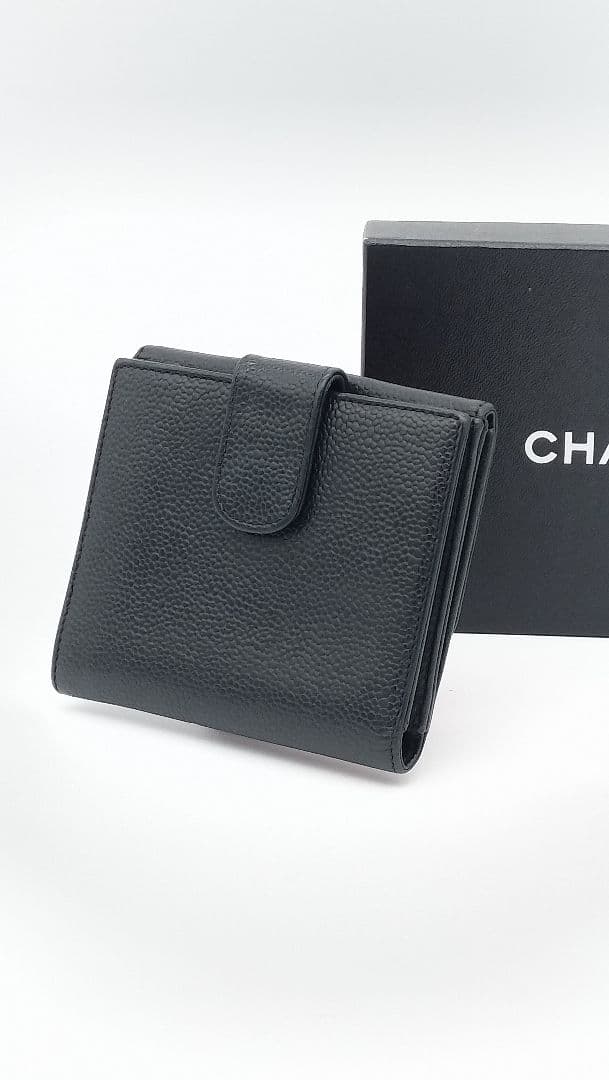【美品】CHANELWホック二つ折り財布ココマークキャビアスキン