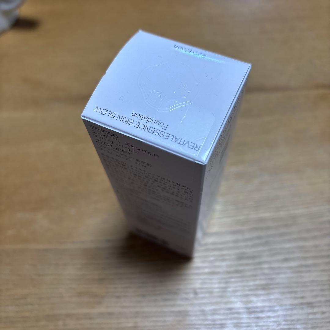 SHISEIDO SKIN GLOW 資生堂　スキングロウ　220
