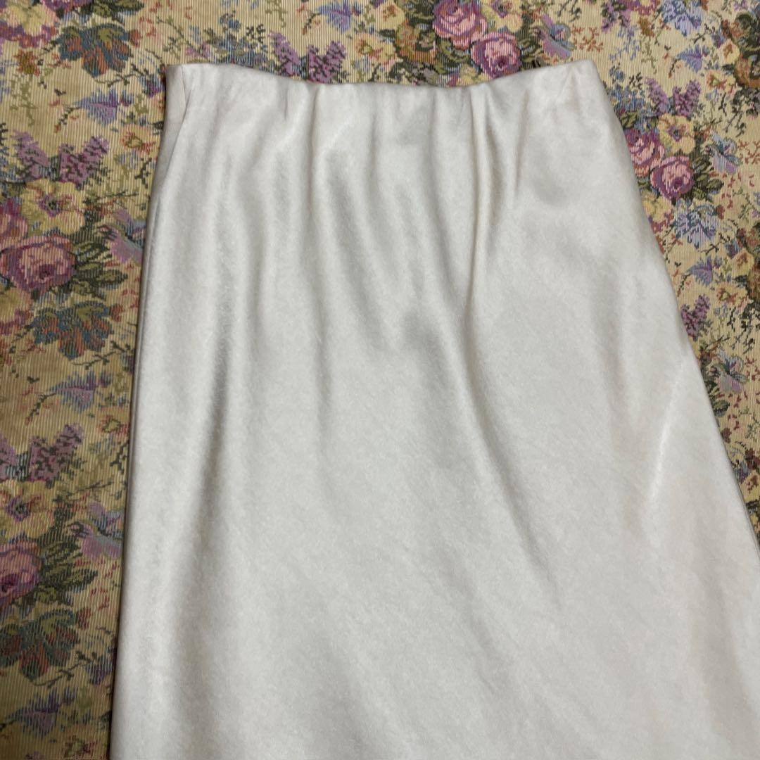 ほぼ新品＊BEAUTY&YOUTH UNITED ARROWSサテンスカートWⅰ