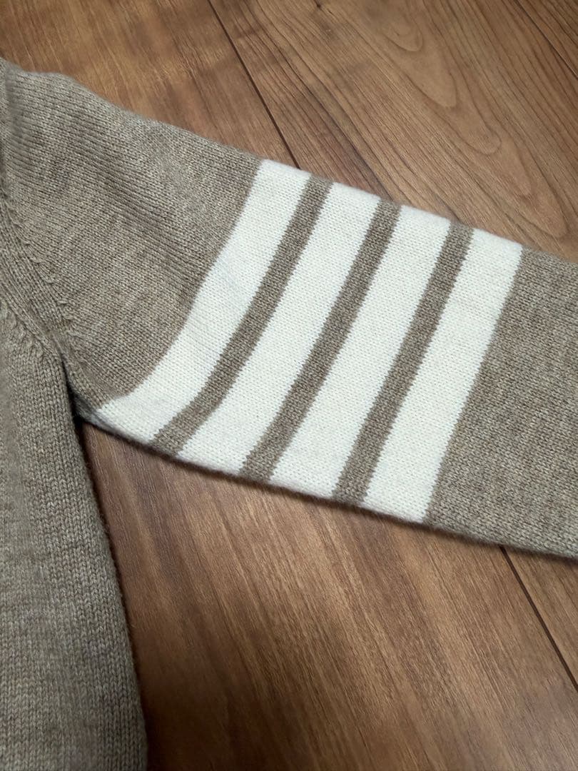 THOM BROWNE トムブラウン 4bar Vネックカーディガン ベージュ