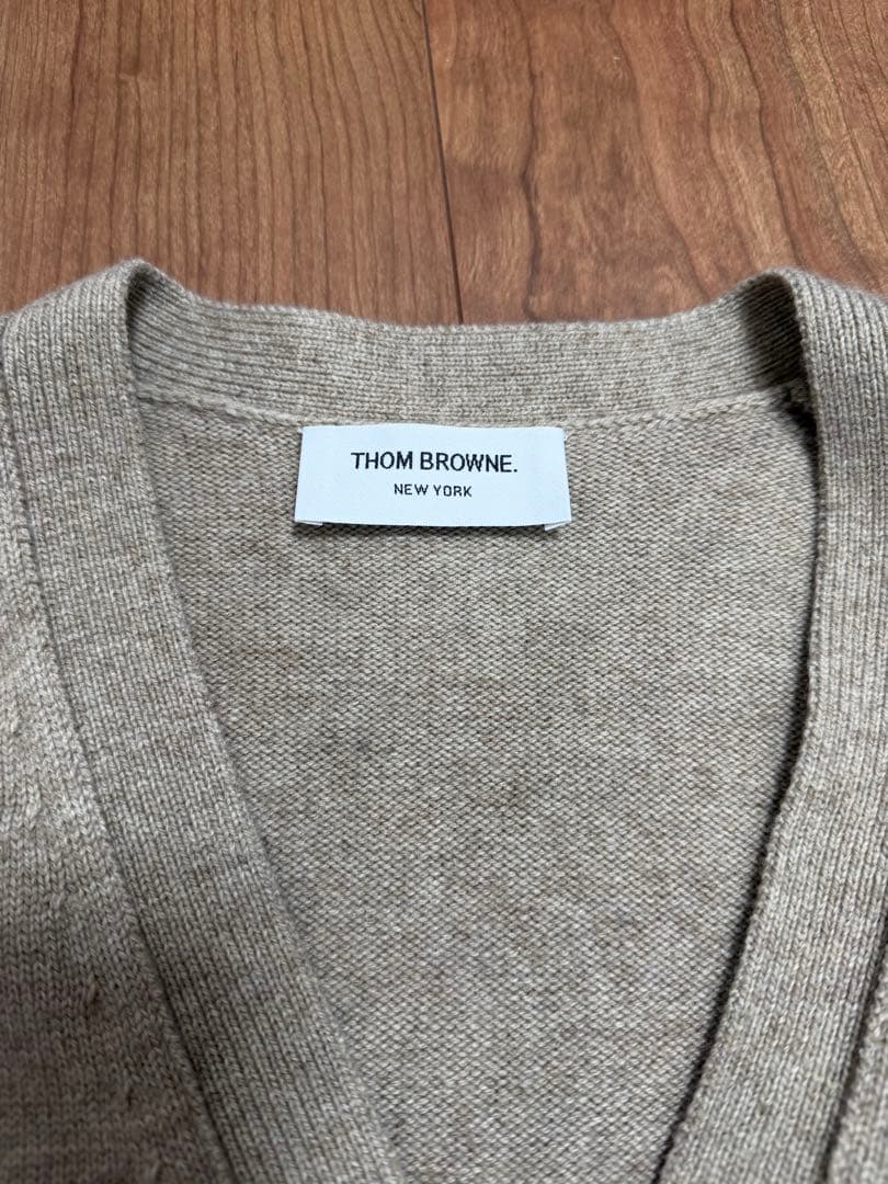 THOM BROWNE トムブラウン 4bar Vネックカーディガン ベージュ
