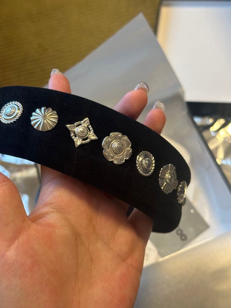 TOGA TOO ブラック装飾ヘアバンド箱タグ付き L HEADBAND