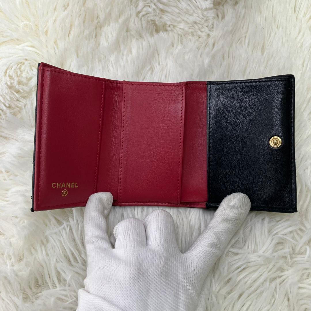超美品　CHANEL シャネル19 ディズヌフ　ラムスキン　フラップ　三つ折り