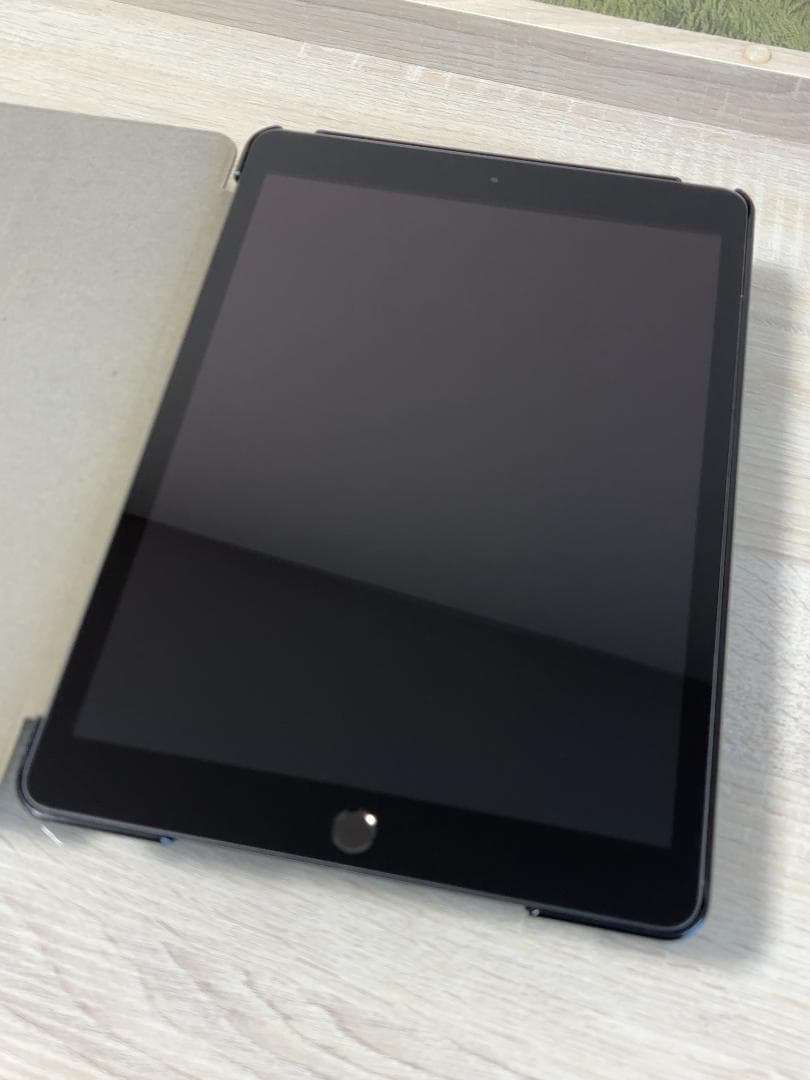 Apple iPad 第8世代 10.2インチ スペースグレイ