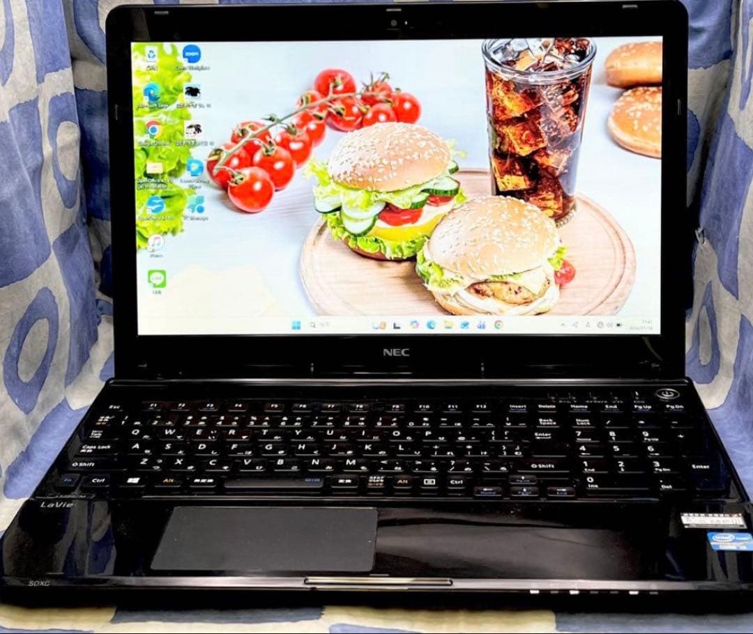 綺麗ブルーレイ☆快適SSD☆大人な黒ノートパソコン♪カメラ付！Windows11