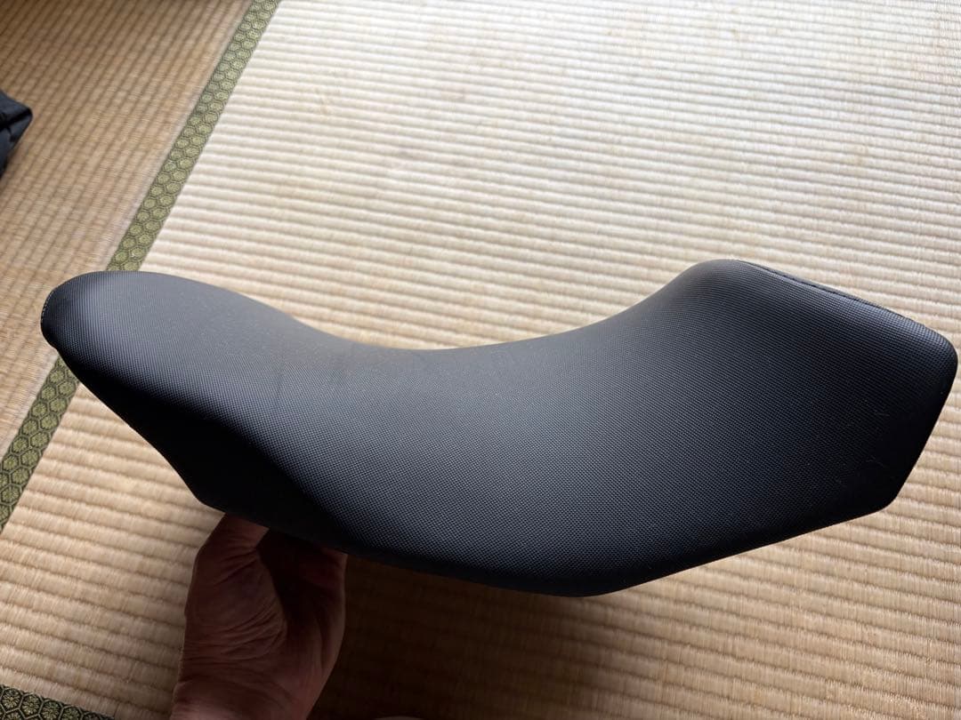 バイクシート ブラック エルゴノミックデザイン