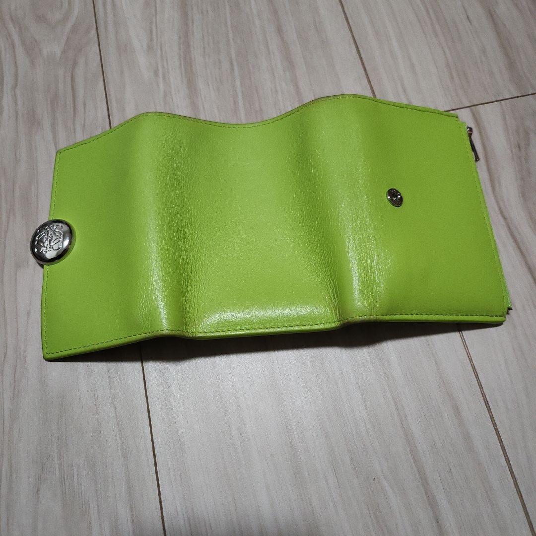 LOEWE ペブルバーティカルウォレット スモール(シャイニーナパカーフ)