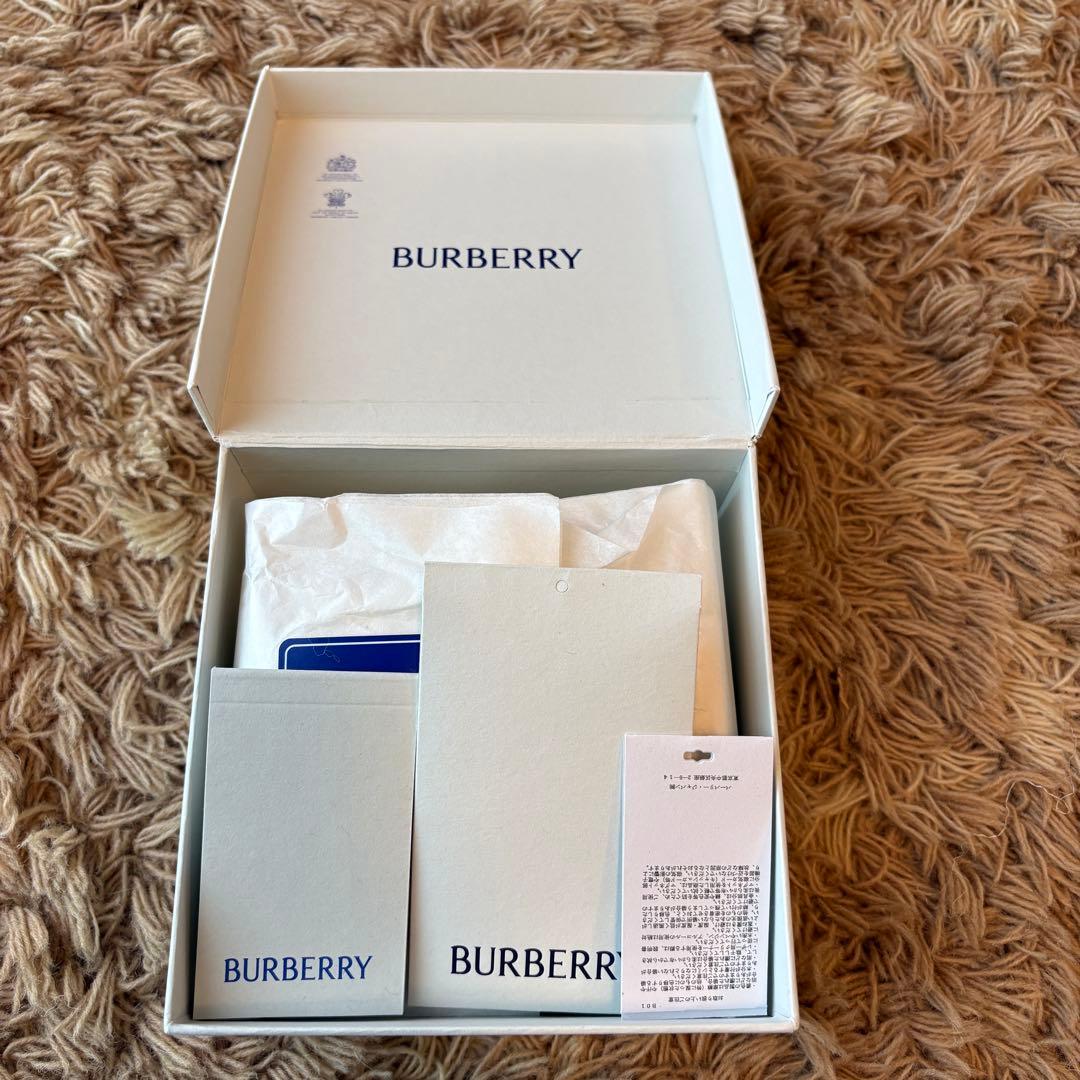 【未使用】BURBERRY バーバリー 二つ折り財布 ノバチェック レディース