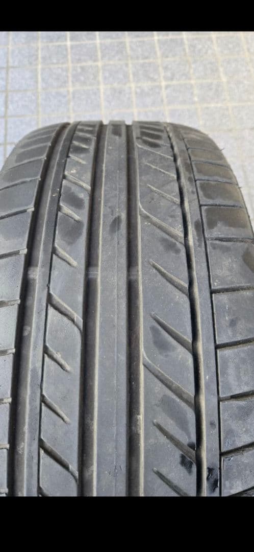 グッドイヤーEAGLE エグゼ　245/40R20 99W タイヤ　1本　中古