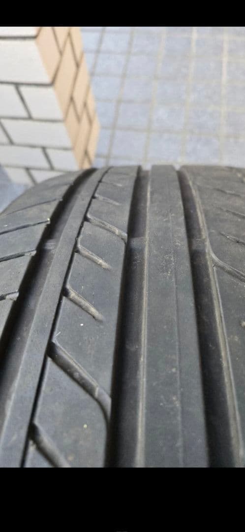 グッドイヤーEAGLE エグゼ　245/40R20 99W タイヤ　1本　中古